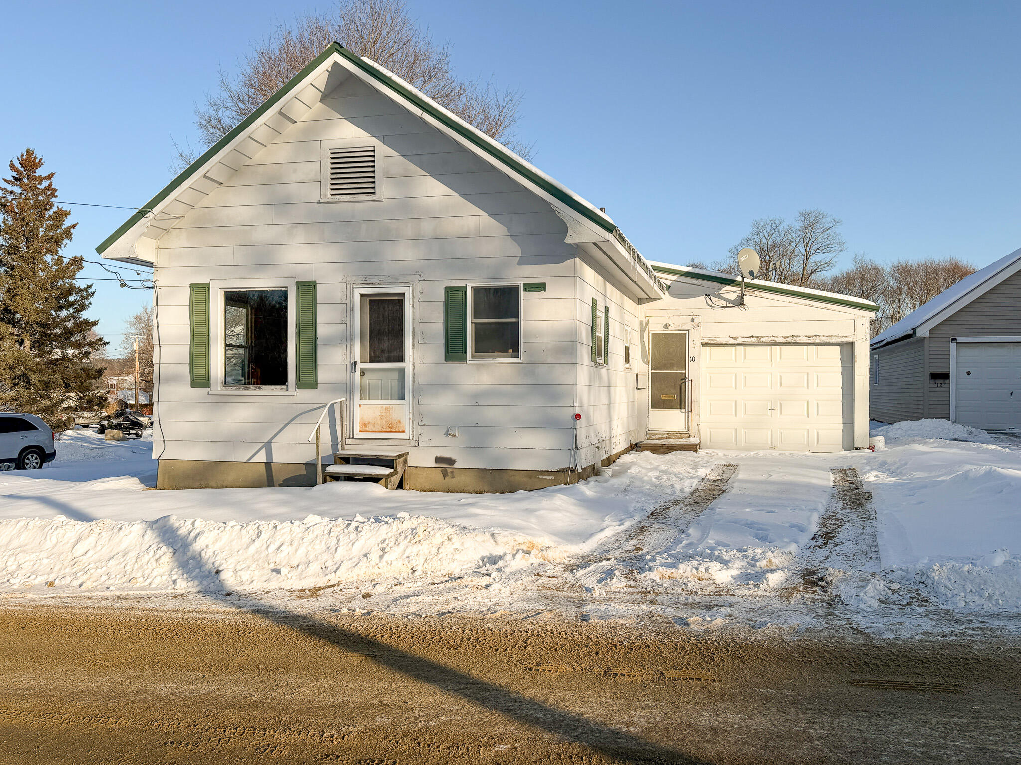 10 Lindsay Street Lincoln ME 04457