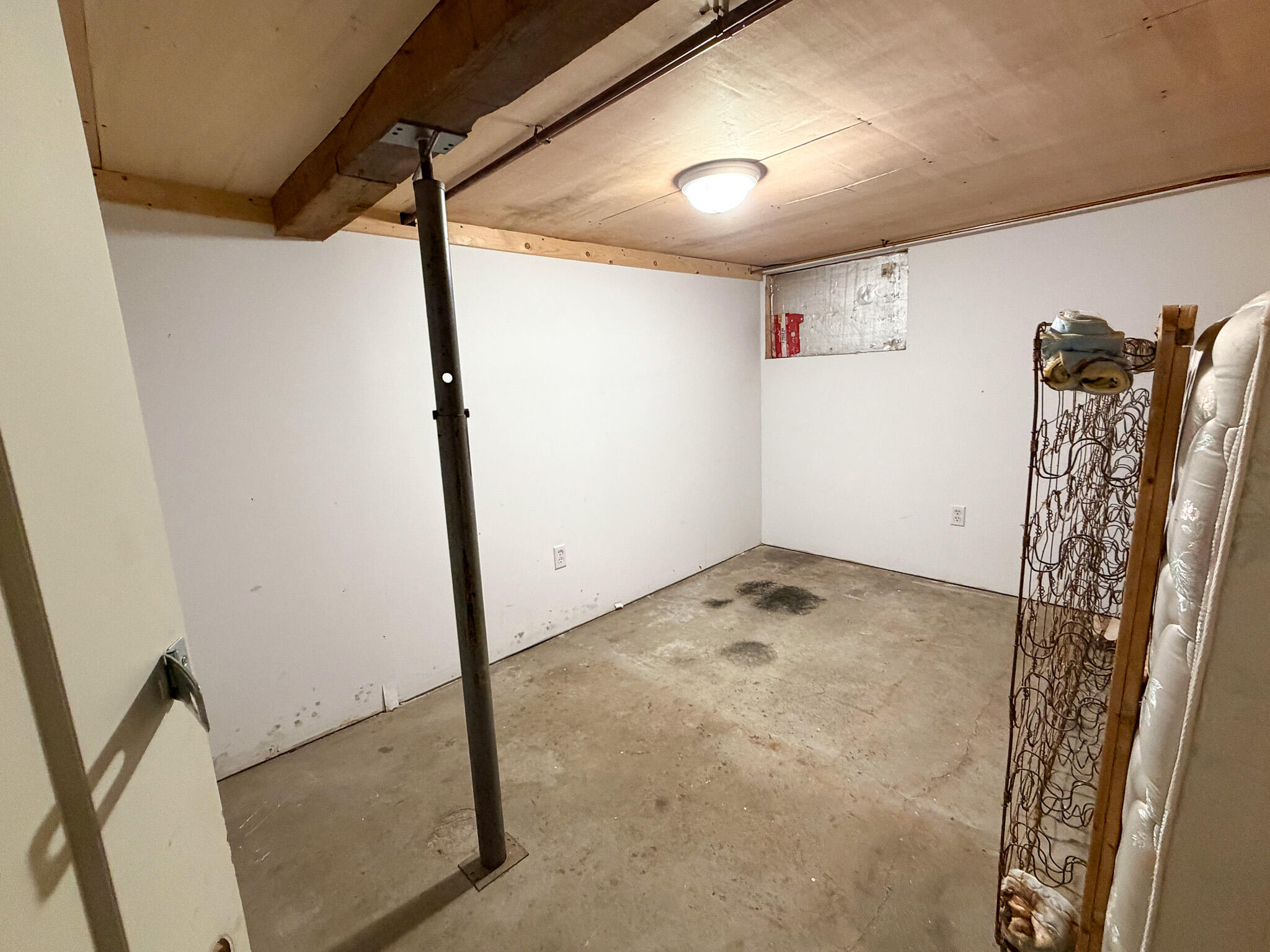 10 Lindsay Street Lincoln ME 04457