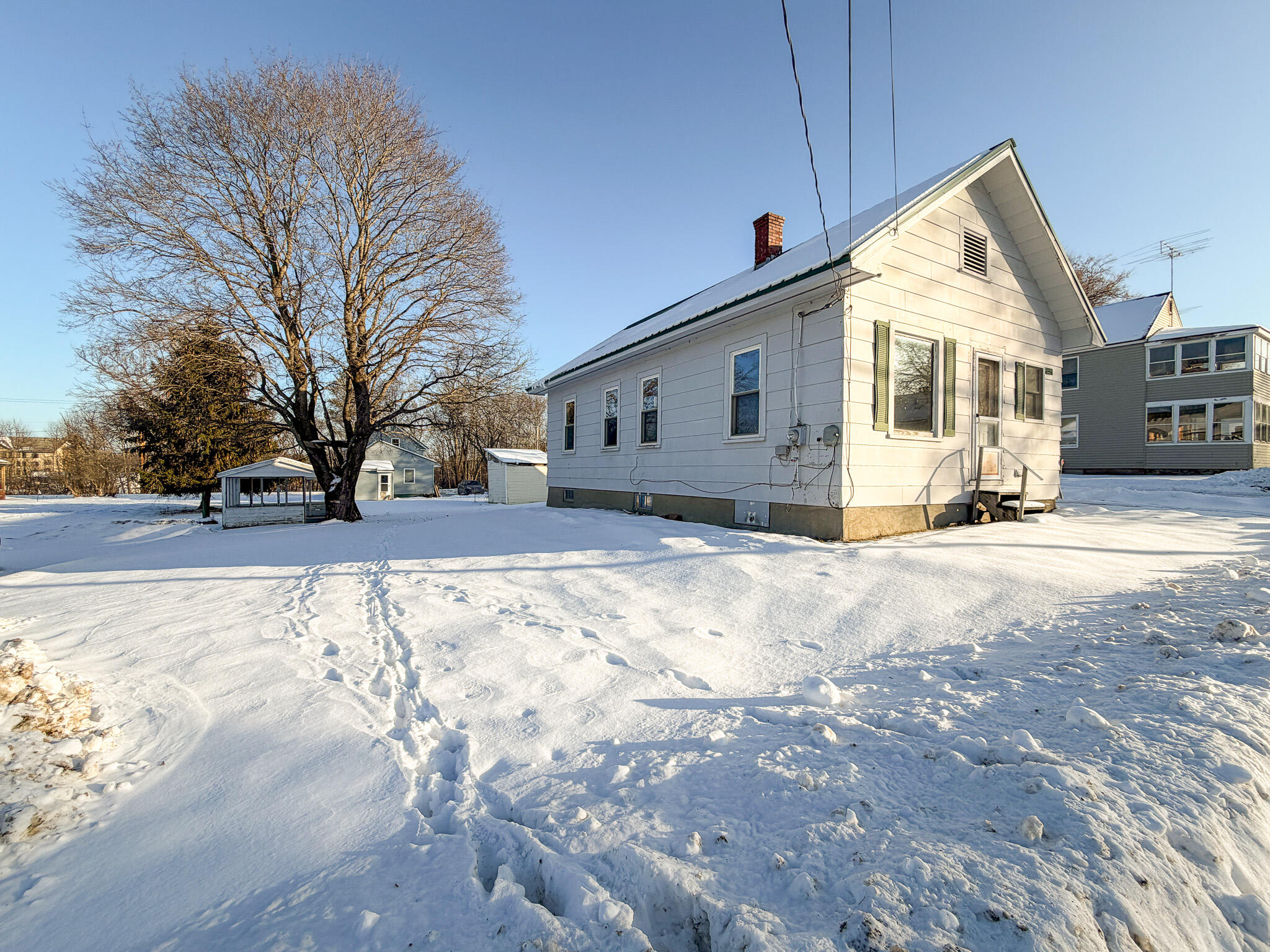 10 Lindsay Street Lincoln ME 04457