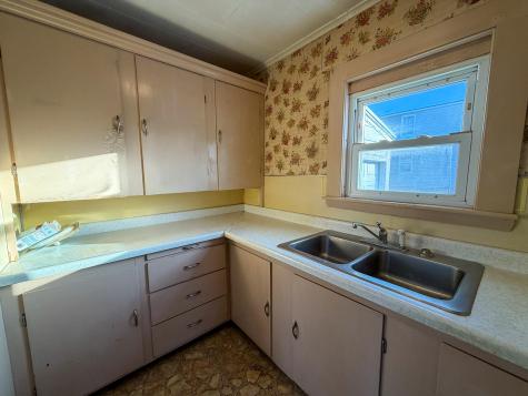 10 Lindsay Street Lincoln ME 04457