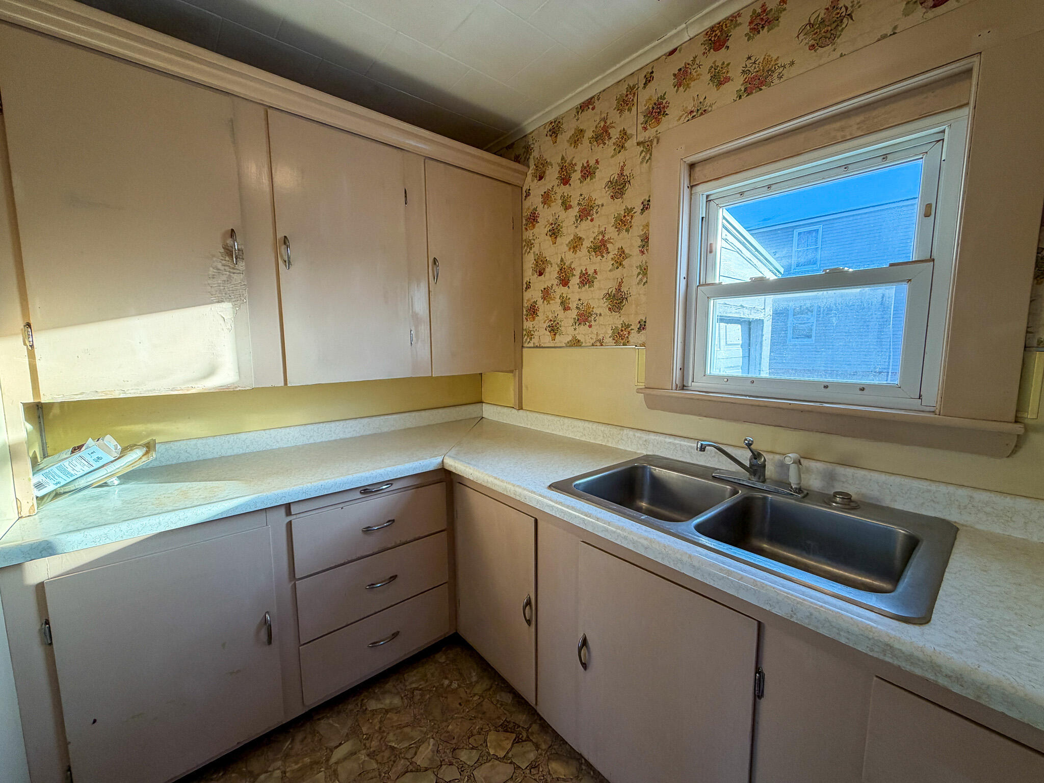 10 Lindsay Street Lincoln ME 04457