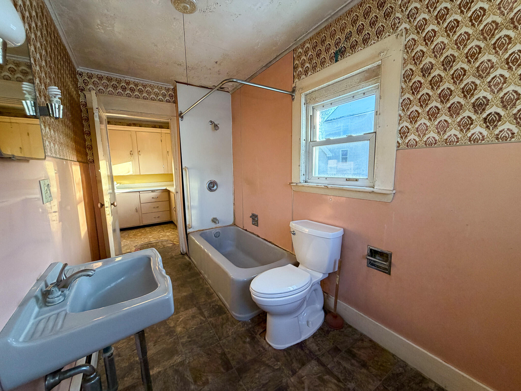 10 Lindsay Street Lincoln ME 04457