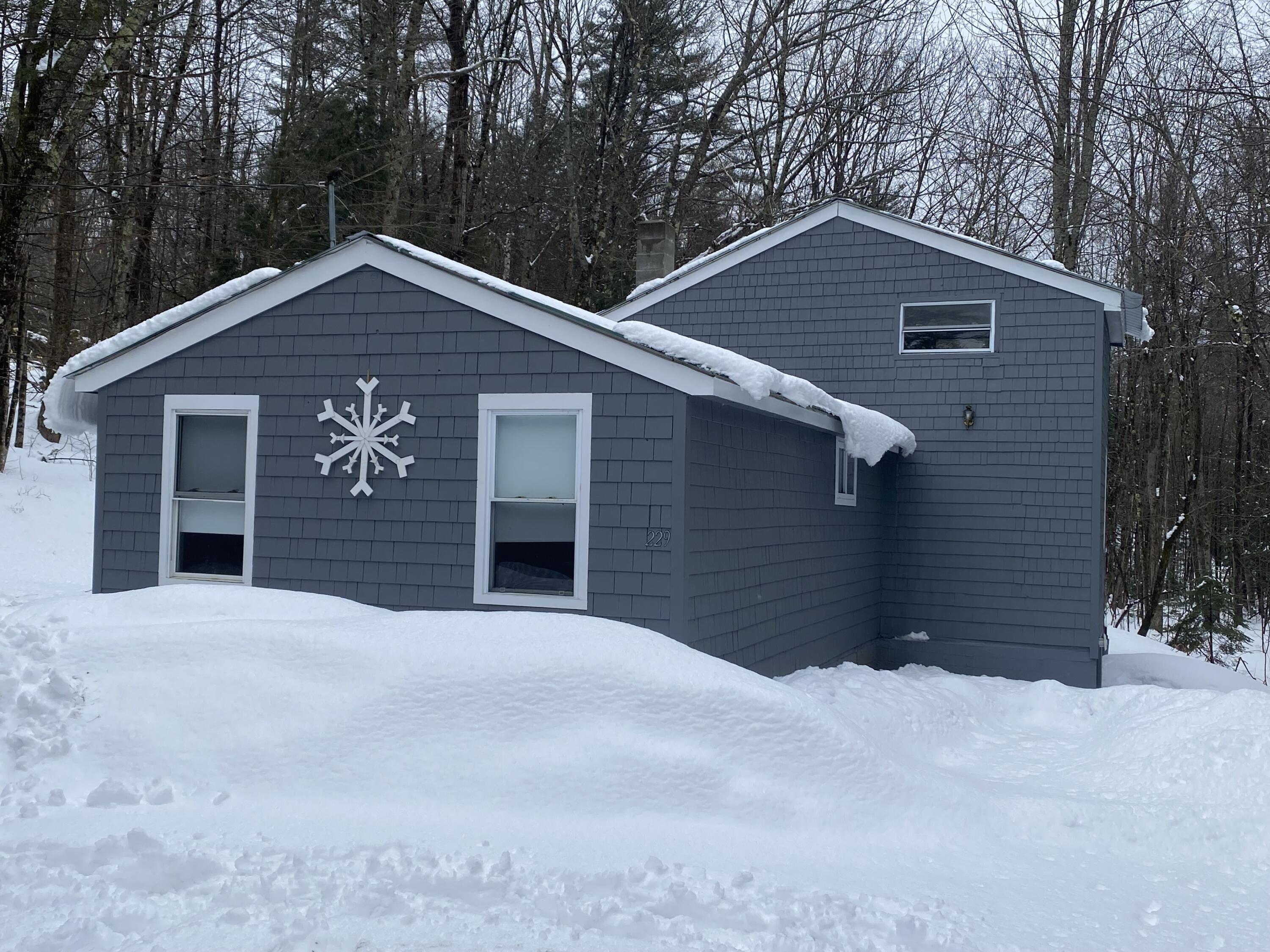 229 Paris Road Hebron ME 04238