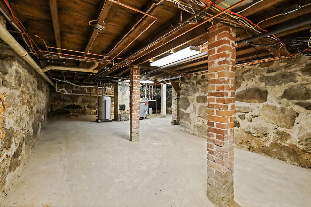 444 W Auburn Road Auburn ME 04210