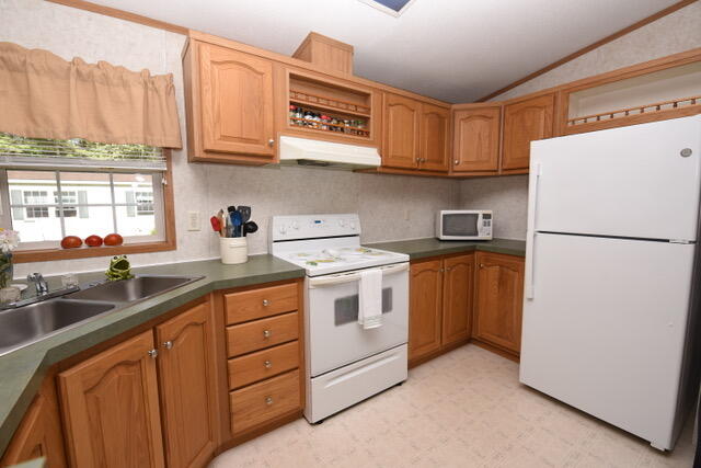 6 Sylvan Path Alfred ME 04002