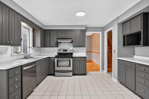 40 Robinson Gardens Lewiston ME 04240