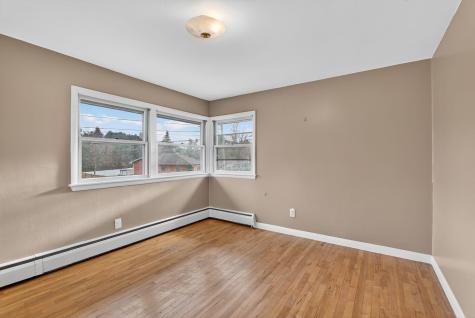 40 Robinson Gardens Lewiston ME 04240