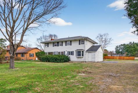 40 Robinson Gardens Lewiston ME 04240