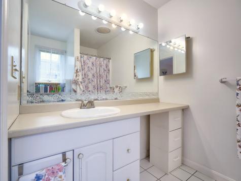 19 Schooner Drive Rockland ME 04841