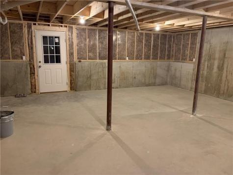 92 Burnell Road Naples ME 04055