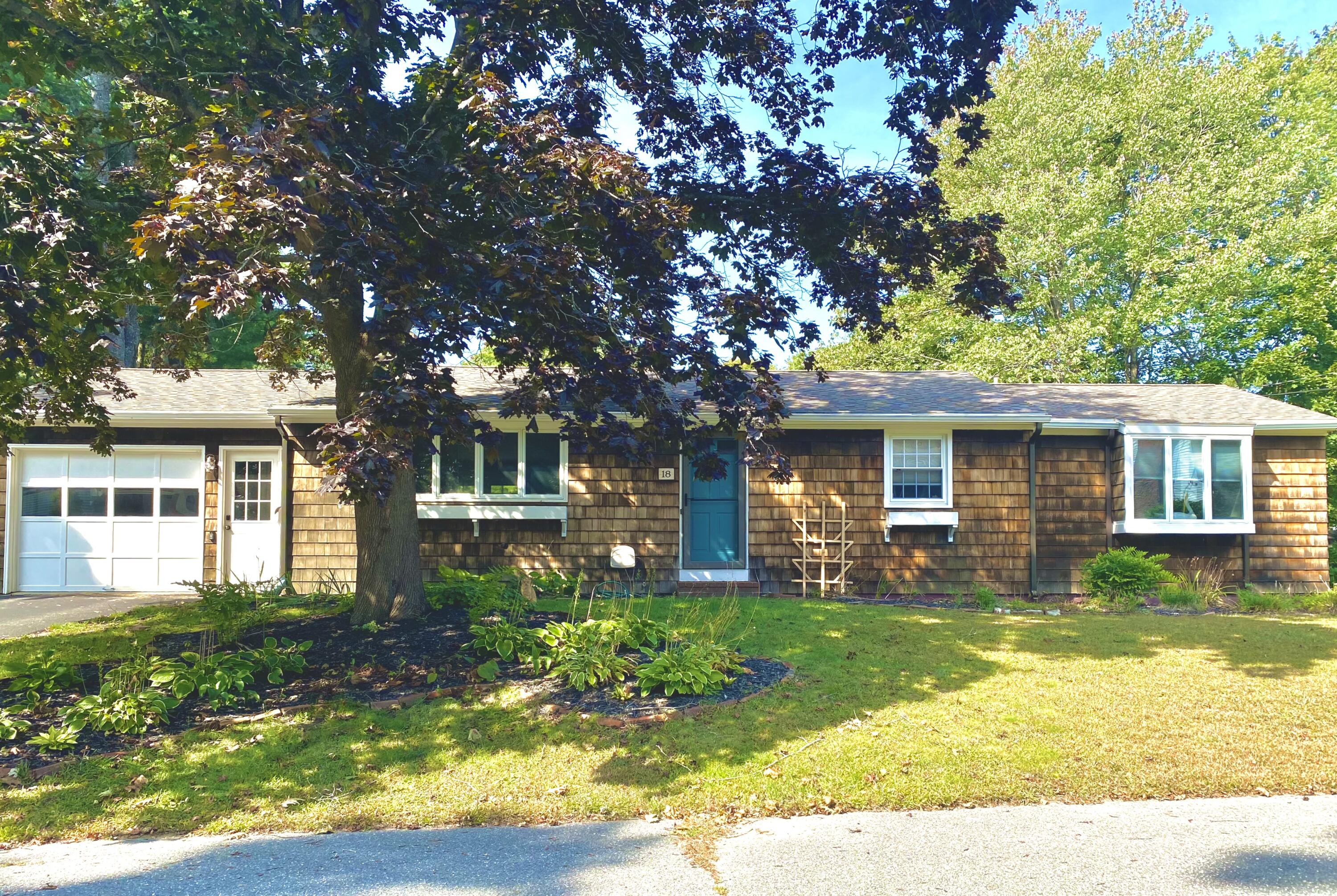 18 Philip Road Cape Elizabeth ME 04107