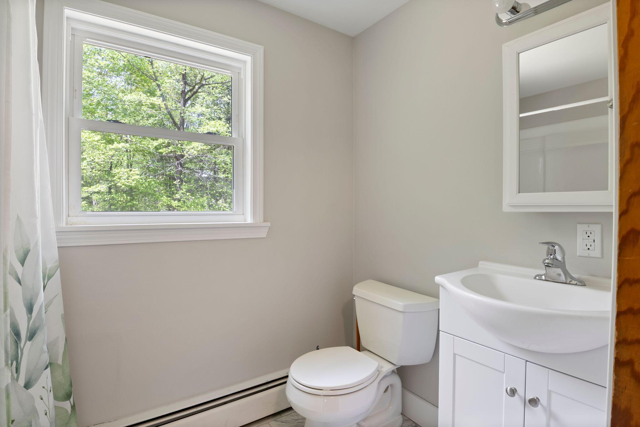 37 Pilgrim Road Standish ME 04084