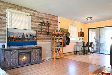 19 Hilltop Avenue Lewiston ME 04240