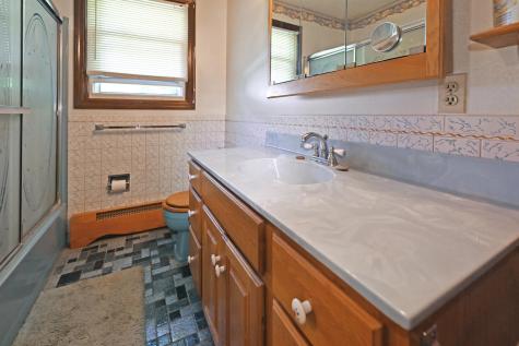 19 Hilltop Avenue Lewiston ME 04240