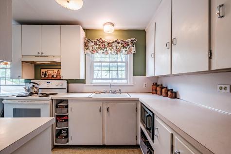 40 Oakland Avenue Westbrook ME 04092