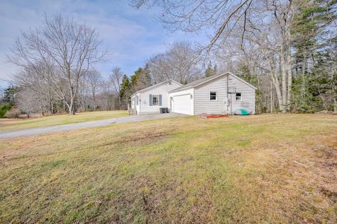 8 Bracketts Lane Bristol ME 04539