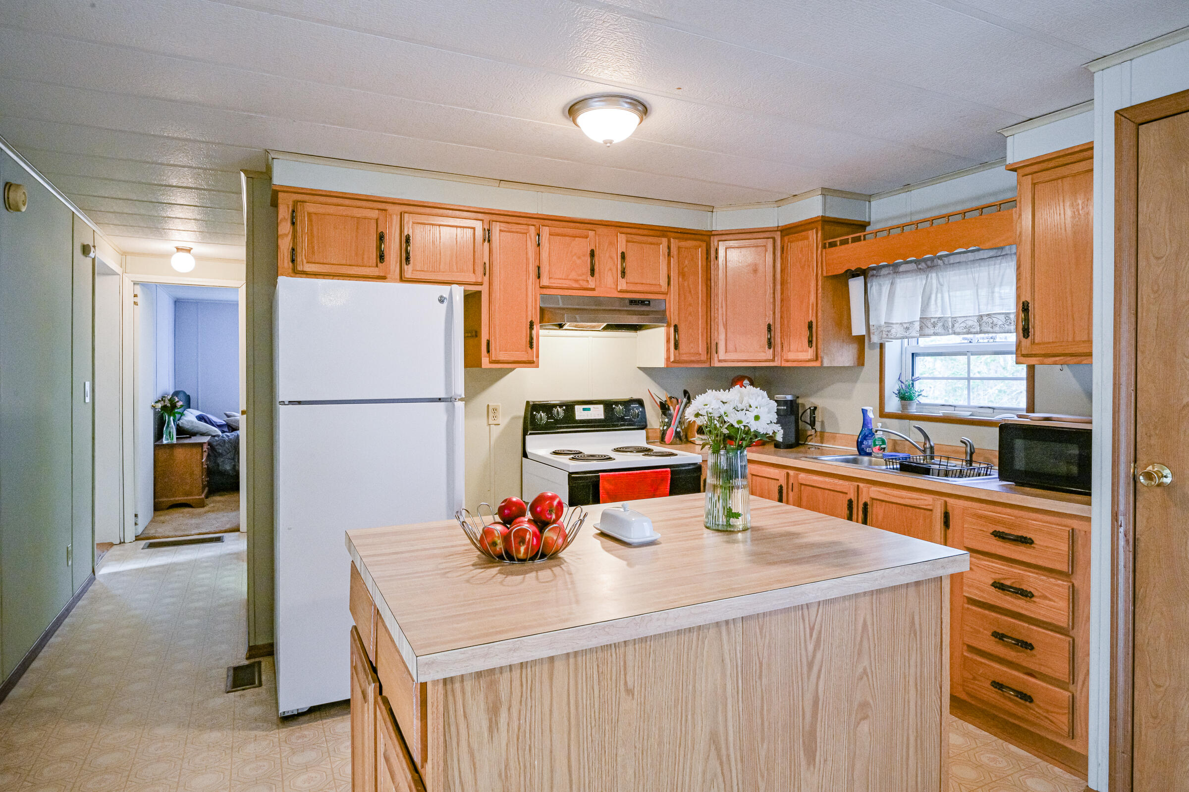 8 Bracketts Lane Bristol ME 04539