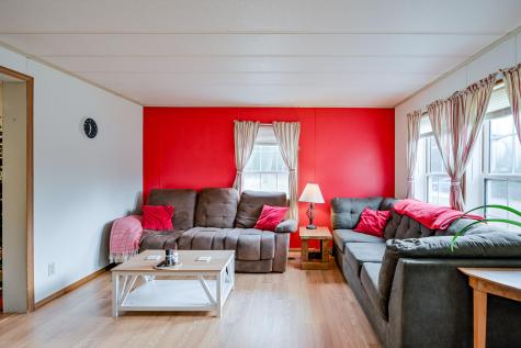 8 Bracketts Lane Bristol ME 04539