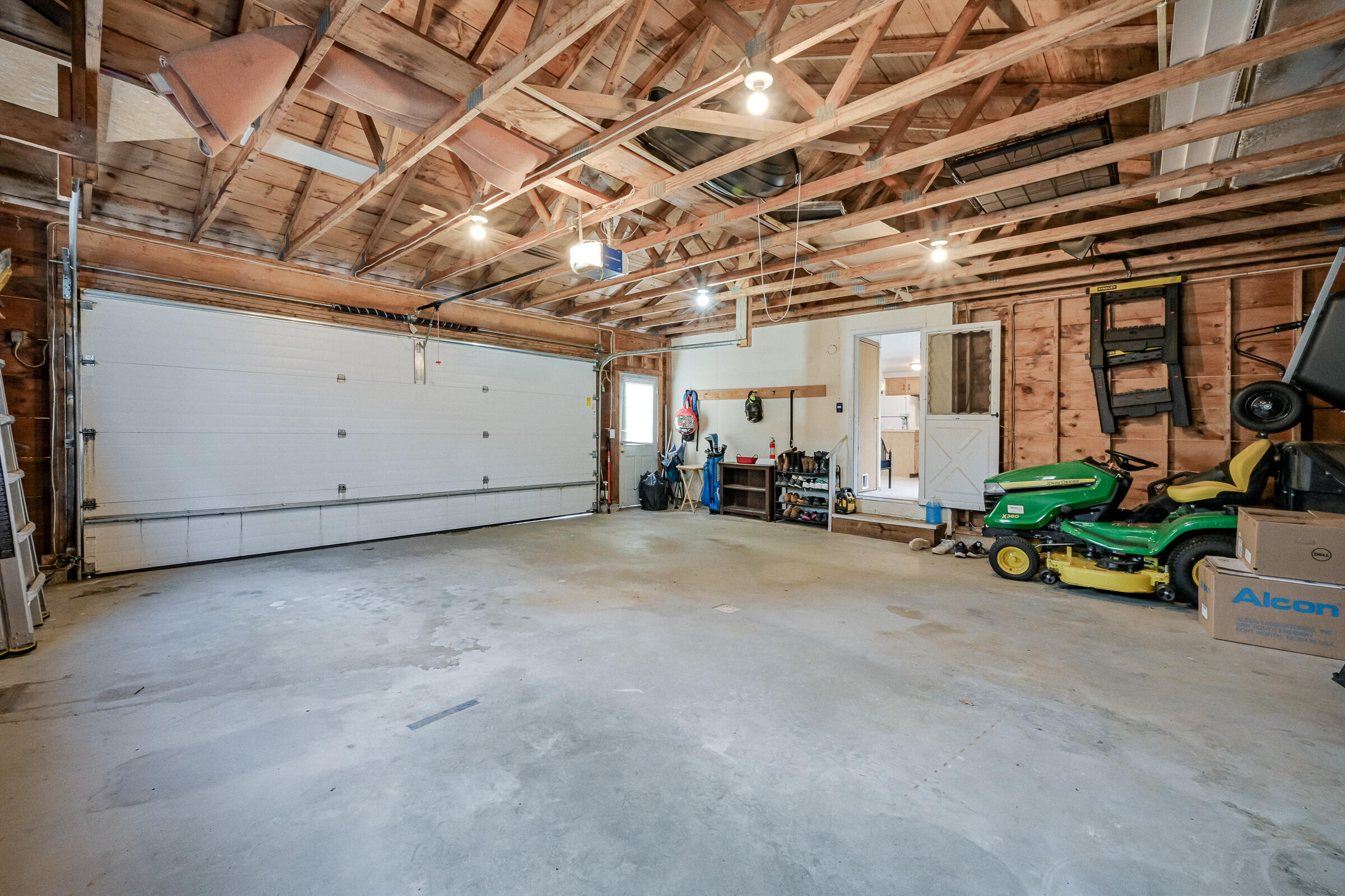 8 Bracketts Lane Bristol ME 04539