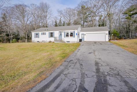 8 Bracketts Lane Bristol ME 04539