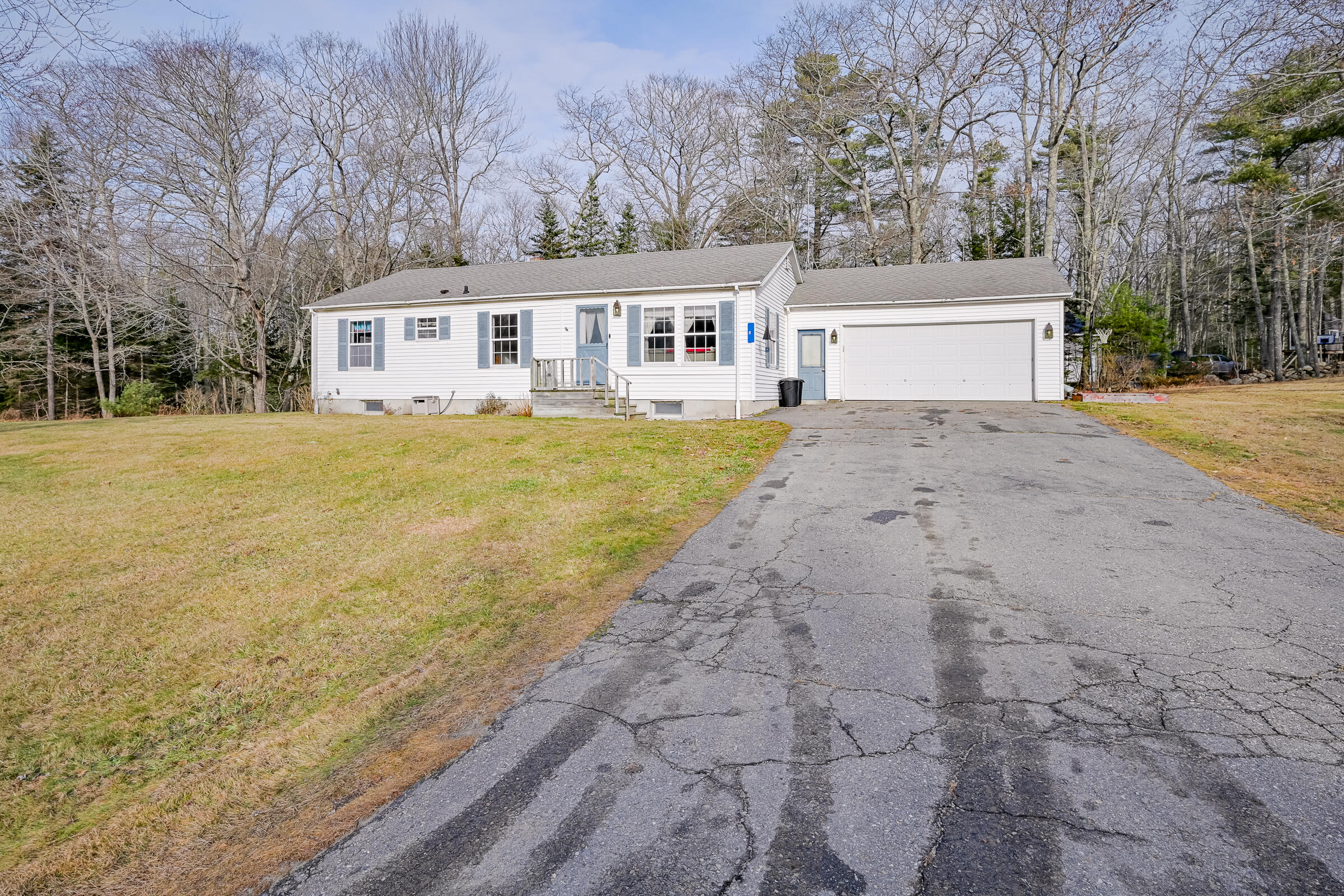 8 Bracketts Lane Bristol ME 04539