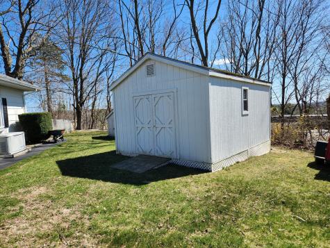 15 Scribner Circle Lewiston ME 04240