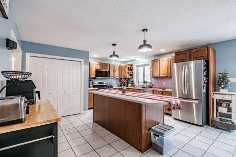 481 River Road Topsham ME 04086