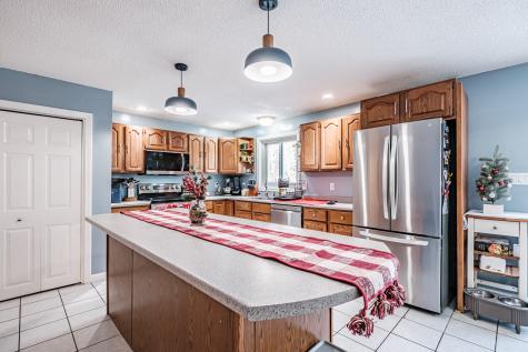 481 River Road Topsham ME 04086