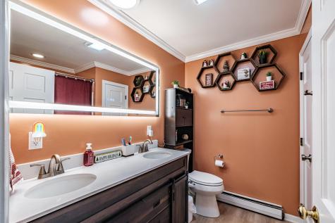 481 River Road Topsham ME 04086