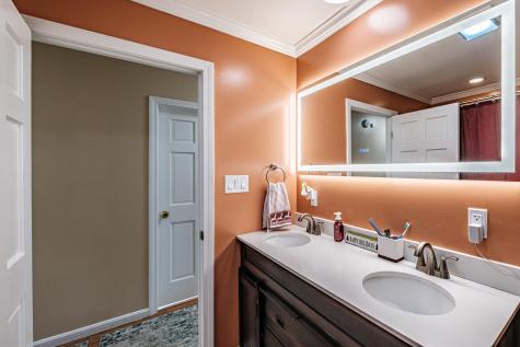 481 River Road Topsham ME 04086