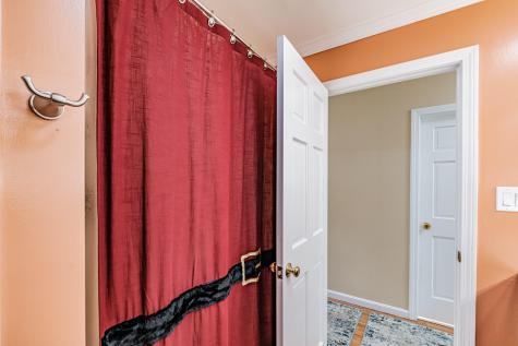 481 River Road Topsham ME 04086