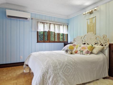 16 Davis Point Road Wayne ME 04284