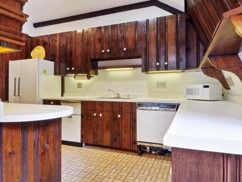 16 Davis Point Road Wayne ME 04284