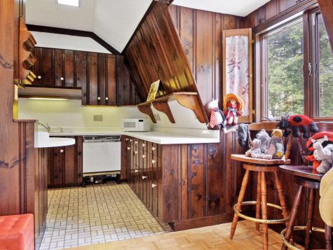 16 Davis Point Road Wayne ME 04284