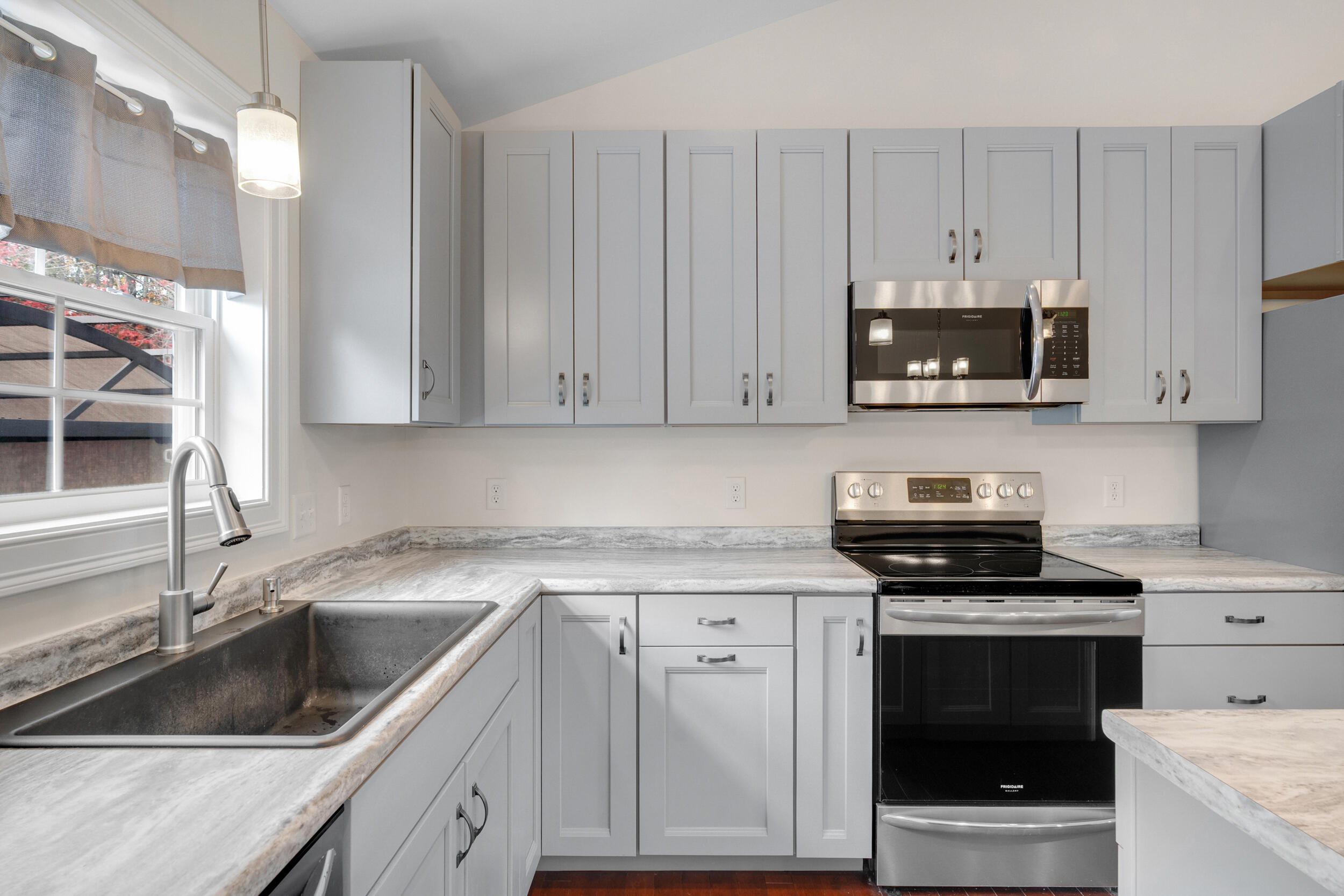 939 River Road Buxton ME 04093