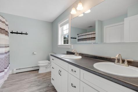 939 River Road Buxton ME 04093