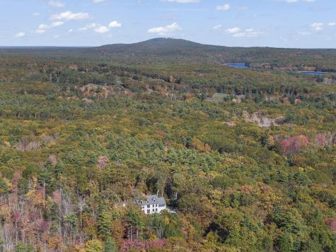 3 Bhoireann Lane York ME 03909