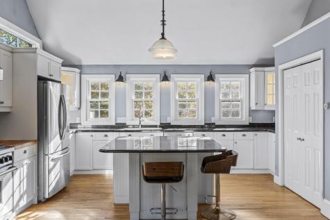 3 Bhoireann Lane York ME 03909