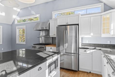 3 Bhoireann Lane York ME 03909