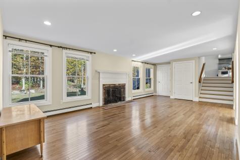 3 Bhoireann Lane York ME 03909