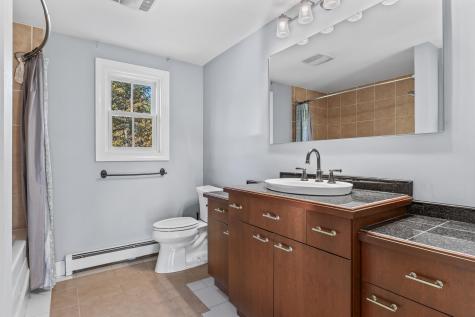 3 Bhoireann Lane York ME 03909