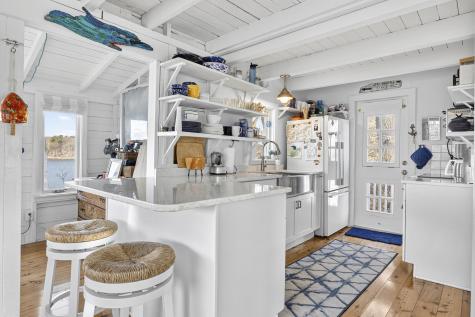 562 Island Avenue Portland ME 04108