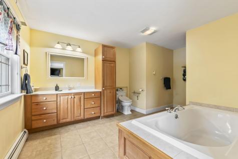 207 N Auburn Road Auburn ME 04210