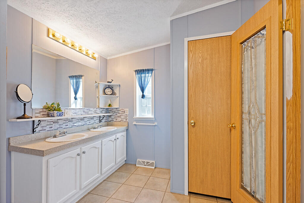 1468 Richmond Road Litchfield ME 04350