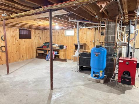 40 Fords Lane Mapleton ME 04757