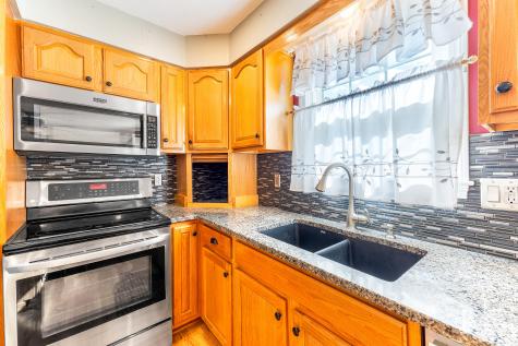 11 Ann Street Lewiston ME 04240