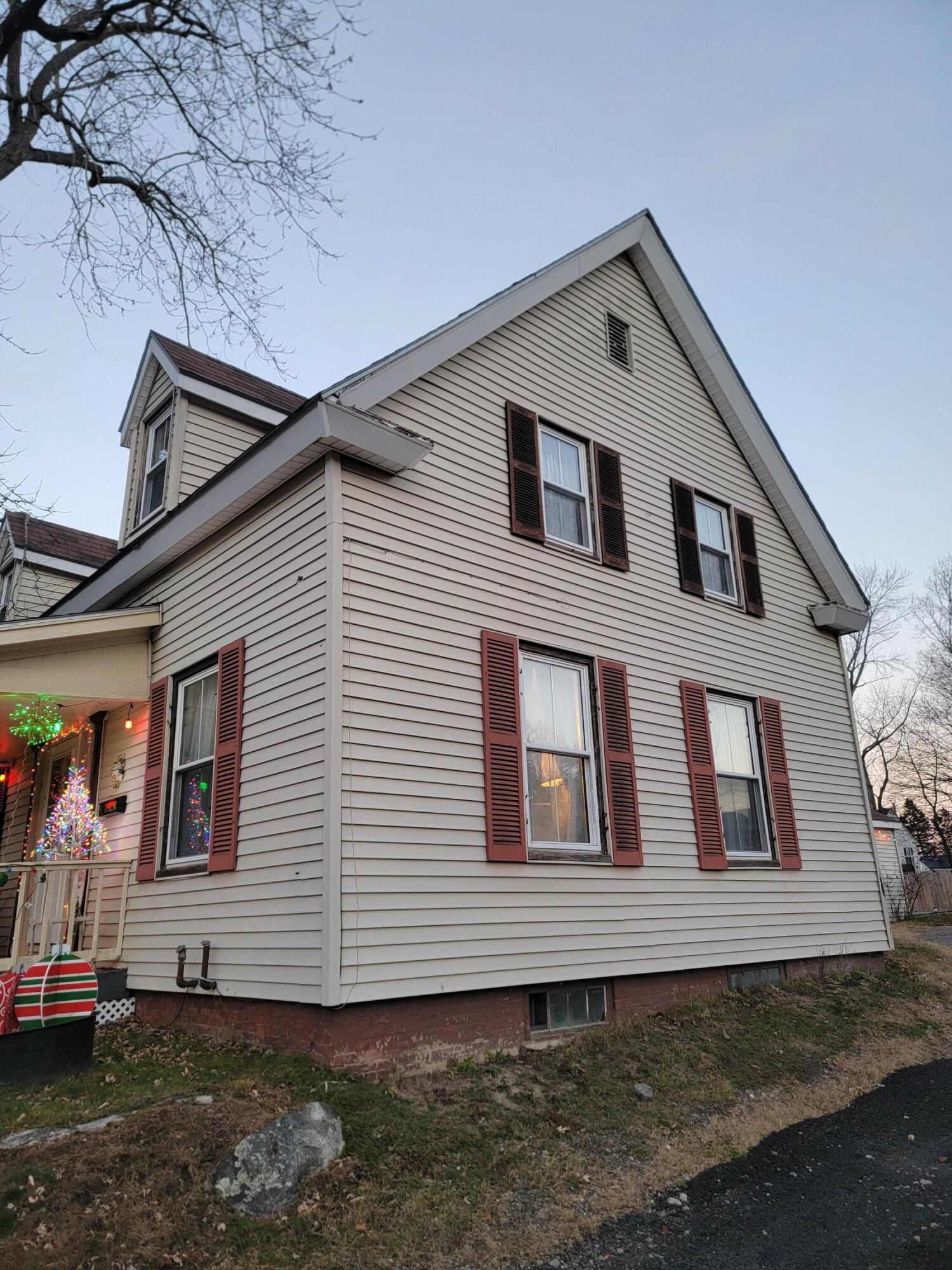 16 Downes Street Calais ME 04619