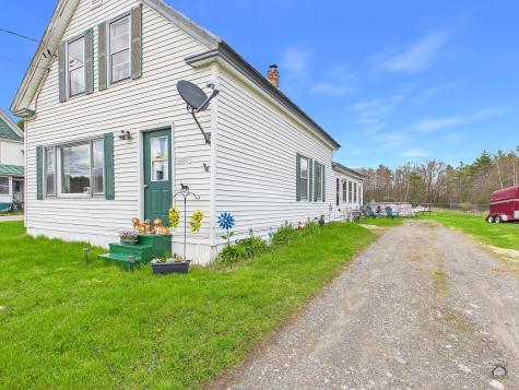 131 Commercial Street Hartland ME 04943