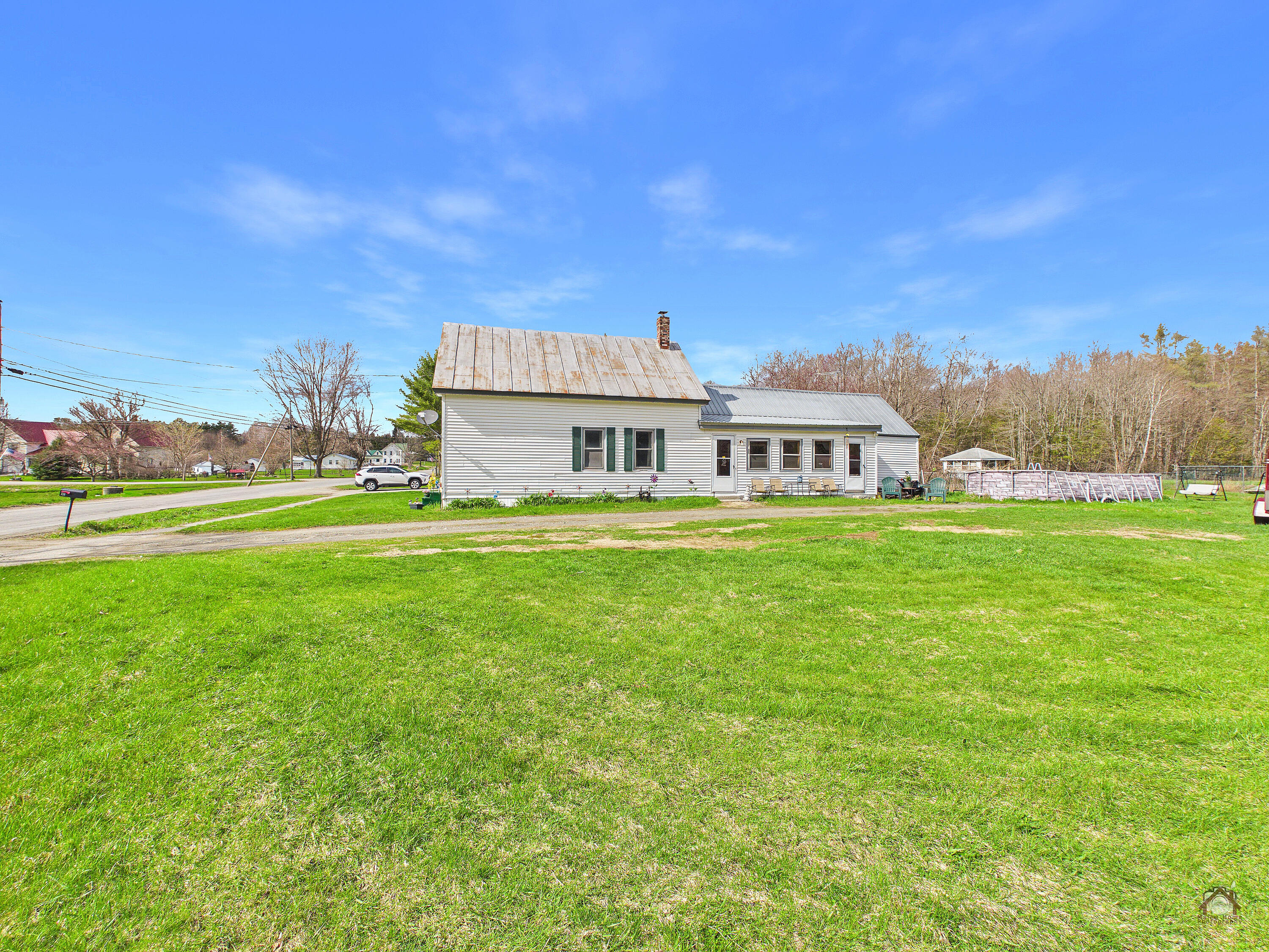 131 Commercial Street Hartland ME 04943