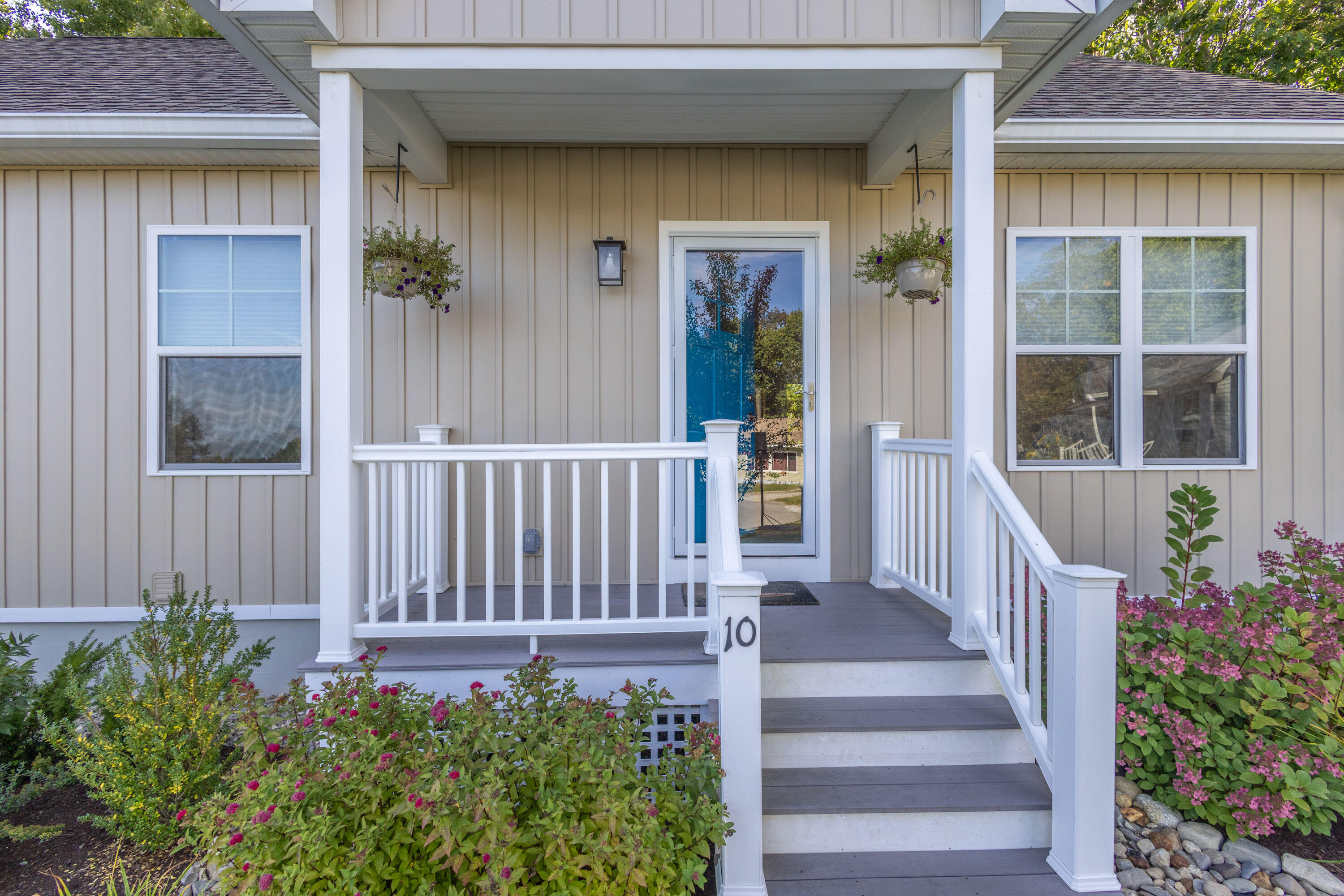 10 Glenfield Circle Camden ME 04843